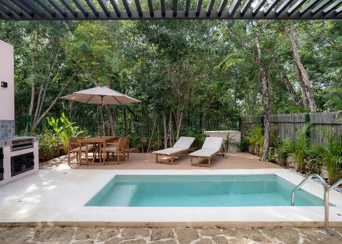Holiday home The Hibiscus House