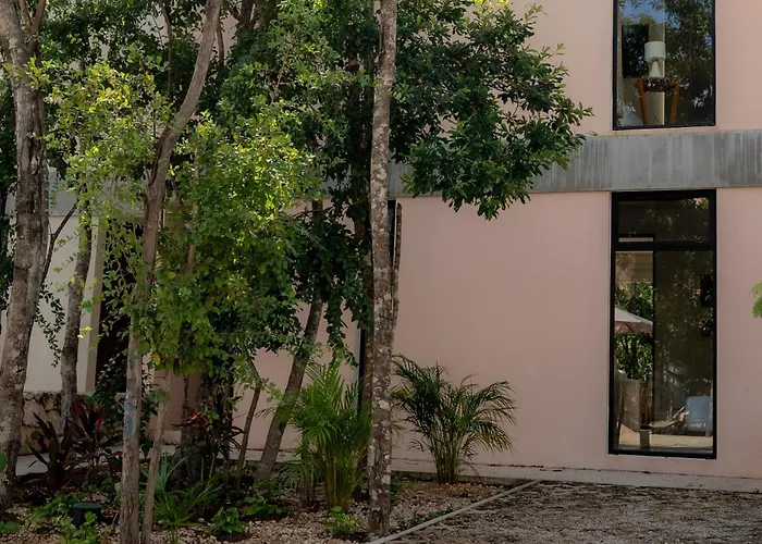 Holiday home The Hibiscus House