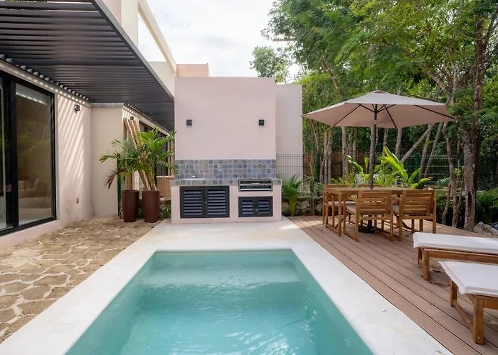 Holiday home The Hibiscus House